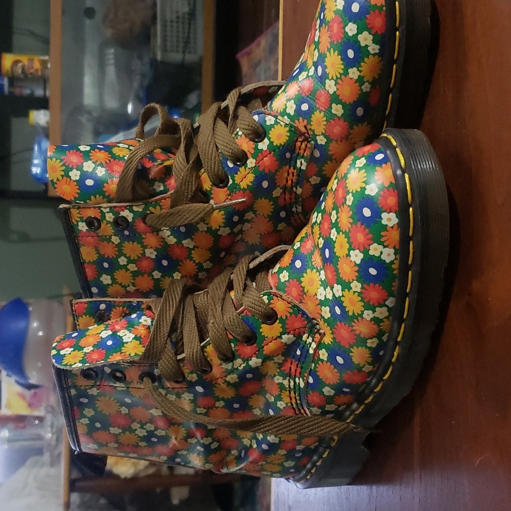 VINTAGE DOC MARTENS